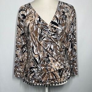 ❤️3/$30 Dress Barn Women's V-Neck Patterned Top